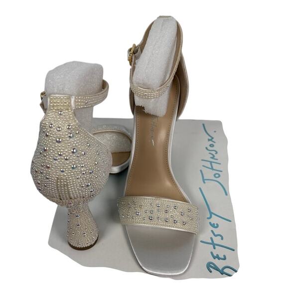 Betsey Johnson Sandals Dani Pearl Womens 7.5 M  Ivory Spool Heel Ankle Buckle - Picture 9 of 10